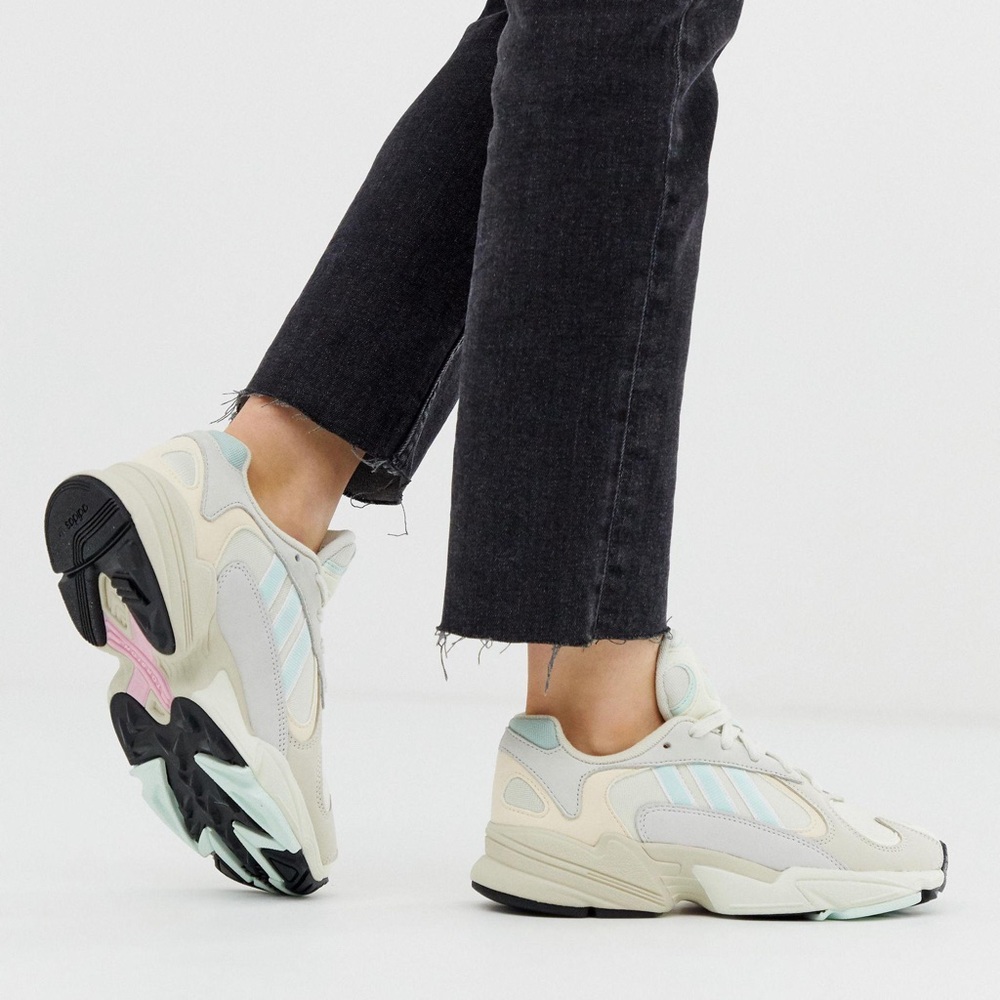 ✨Adidas YUNG 1 sneakers in off-white mint✨
